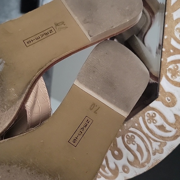 Steven| Crocodile Embossed Cutout Cushioned Slides Size 7 - Picture 6 of 8